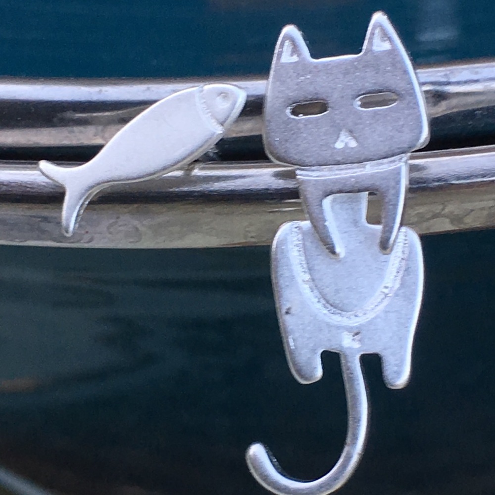 Mismatched cat and fish 🐠 earrings- movement
